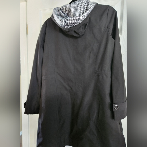 Chillax Black Shell Jacket Size medium - Picture 8 of 8